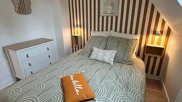 アイロン / アイロン台、旅行用ベビーベッド、WiFi (無料)、ベッドシーツ