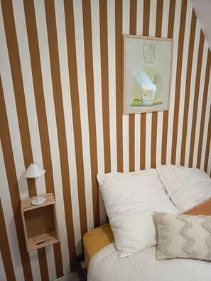 WiFi, bed sheets