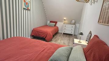 2 chambres, fer et planche à repasser, lit parapluie, Wi-Fi gratuit