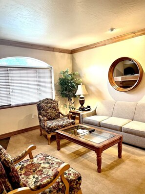 Een smart-tv en een open haard