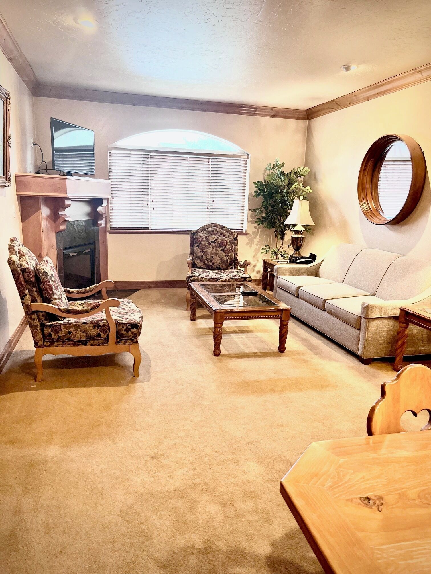 Smart-tv och eldstad