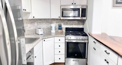 2039 • Cozy Zermatt Swiss King Villa + Kitchen Near Park City & Deer Valley Ski Resorts