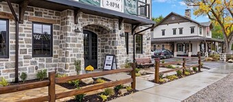 The Bee Room | Cozy Retreat on Midway Main Street