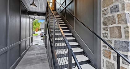 The Bee Room | Stylish Loft in Downtown Midway Near Park City & Deer Valley Ski Resorts