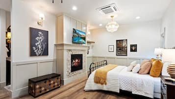 1 bedroom, desk, free WiFi, bed sheets