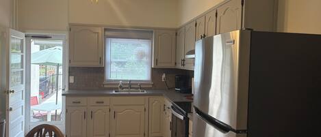 Micro-ondes, four, plaque de cuisson