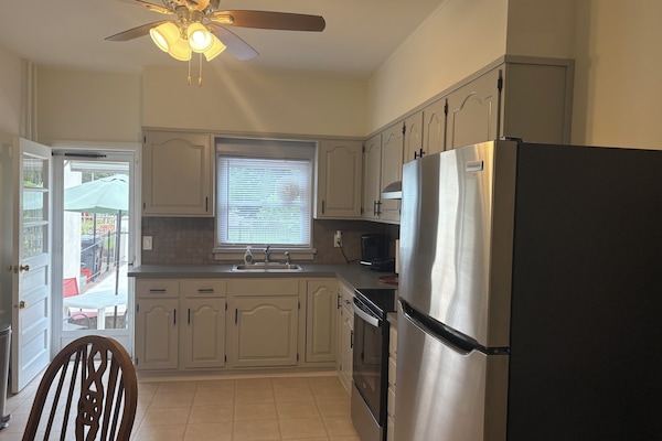 Microondas, horno y placa de cocina