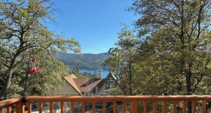 Charming A-Frame Cabin Lake Views & Pool Table