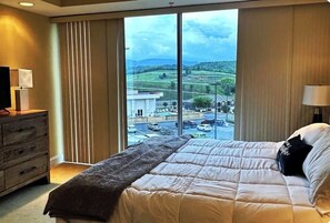 2 habitaciones, tabla de planchar con plancha y cuna de viaje 