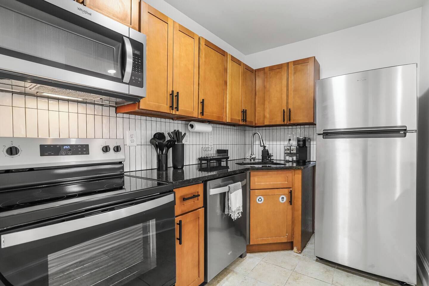 K ühlschrank, Mikrowelle, Ofen, Herdplatte