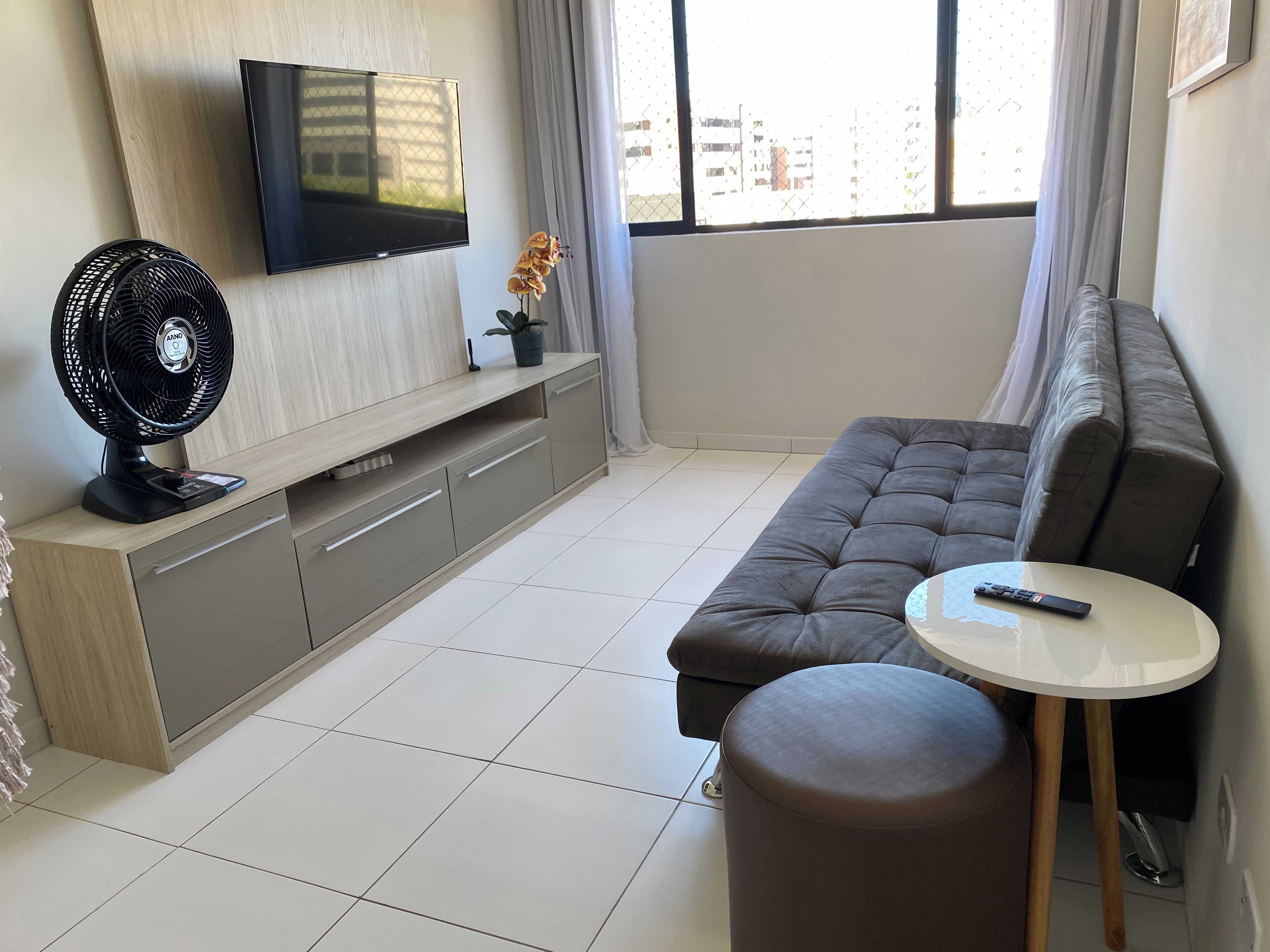 Apartment, 2 Bedrooms, Beach View, Beachside | Living room