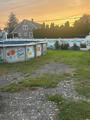 Property grounds - Lovely 2-bedroom house with AC in Baltimore (Baltimore)