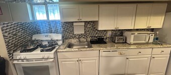 Lovely 2-bedroom house with AC in Baltimore