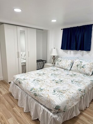 4 habitaciones, tabla de planchar con plancha, wifi y ropa de cama 