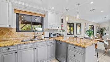 Micro-ondes, four, plaque de cuisson, lave-vaisselle