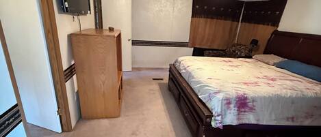 4 عدّة غرف نوم وملاءات أسرّة