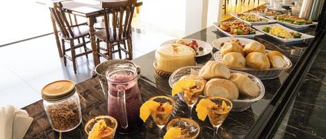 Free daily continental breakfast