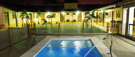 Kolam renang terbuka