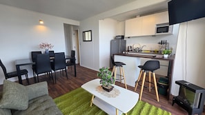 Apartment | Living area | Flat-screen TV