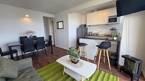 Appartement | Woonruimte | Een flatscreentelevisie