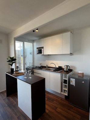 Apartment | Dapur peribadi | Ketuhar gelombang mikro, ketuhar, cerek elektrik 