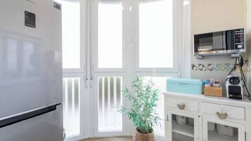 Micro-ondes, four, plaque de cuisson, lave-vaisselle