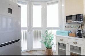 Micro-ondes, four, plaque de cuisson, lave-vaisselle