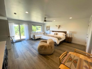 4 habitaciones, tabla de planchar con plancha, wifi y ropa de cama 
