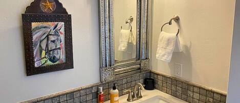 Shower, jetted bath, hair dryer, towels