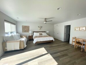 4 bedrooms, iron/ironing board, WiFi, bed sheets