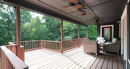 4-Bedroom, Bella Vista Haven-NWA Getaway Private Fenced Yard