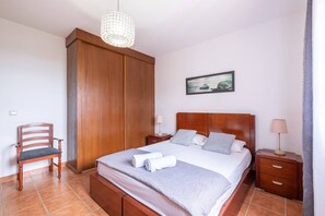 3 chambres, fer et planche Ă repasser, accĂšs Internet, draps fournis