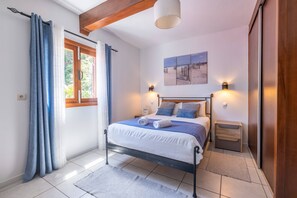 3 soverom, strykejern/-brett, internettilgang og sengetøy