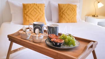 3 bedrooms, iron/ironing board, internet, bed sheets