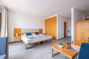 1 bedroom, iron/ironing board, Internet, bed sheets