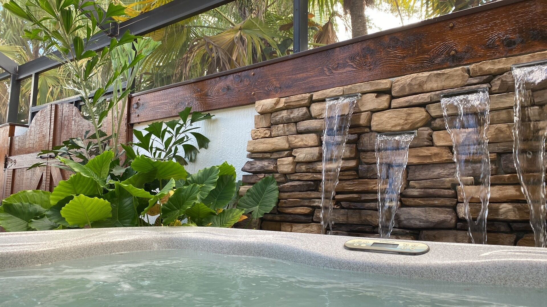 Outdoor spa tub
