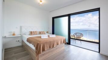 2 bedrooms, iron/ironing board, internet, bed sheets