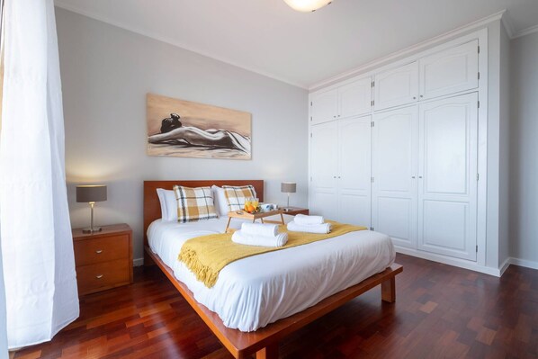 3 chambres, fer et planche à repasser, accès à Internet, literie fournie
