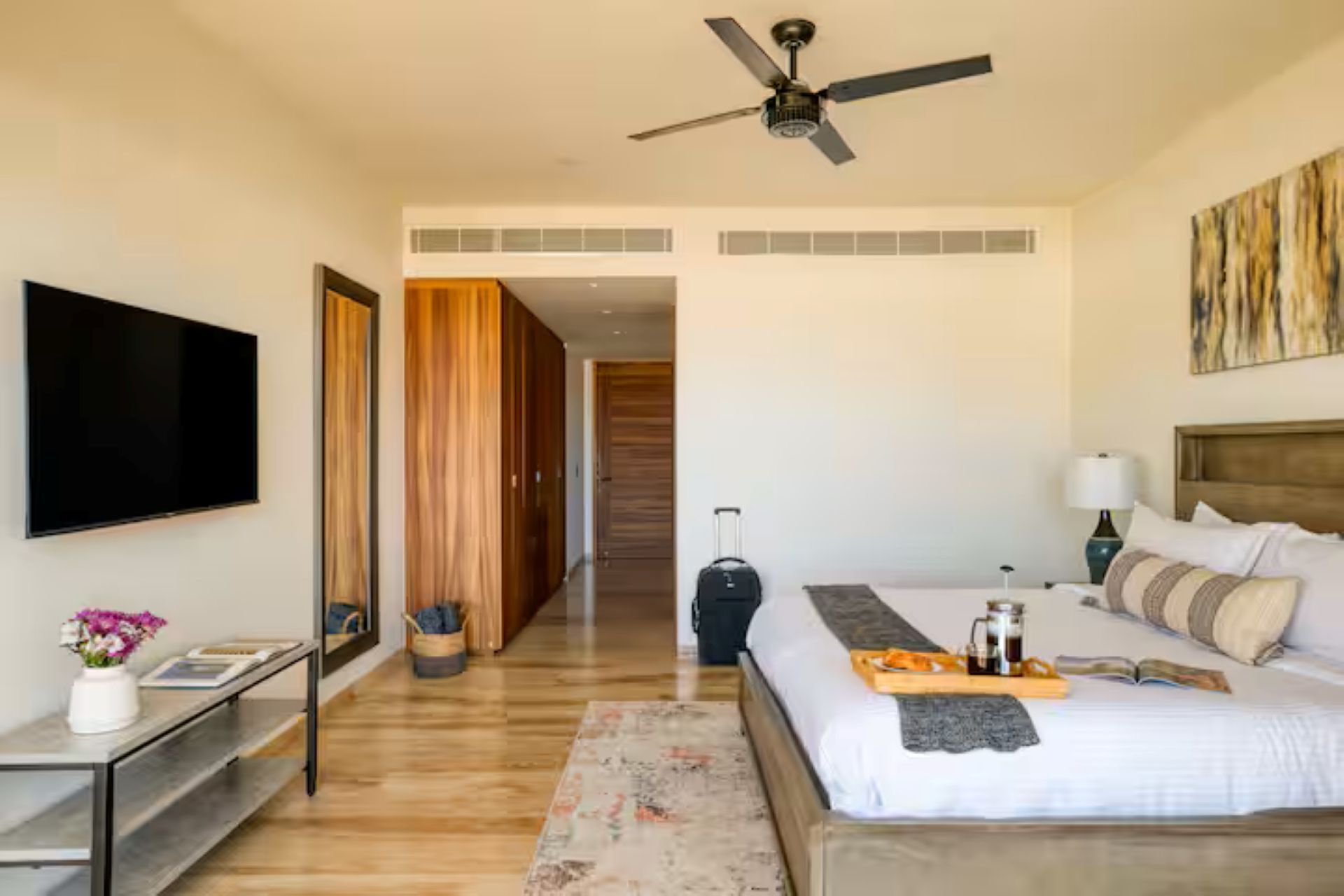3 bedrooms, internet, bed sheets