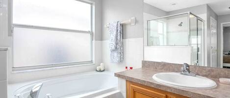 Hårføner, håndklær, såpe og toalettpapir