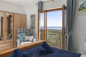 2 habitaciones, cuna de viaje, internet y ropa de cama 