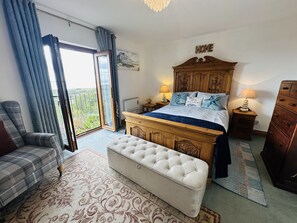 2 habitaciones, cuna de viaje, internet y ropa de cama 