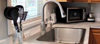 CDA Central/EZ access to ALL: spacious 3-bedroom house w/packNplay,highchair,AC