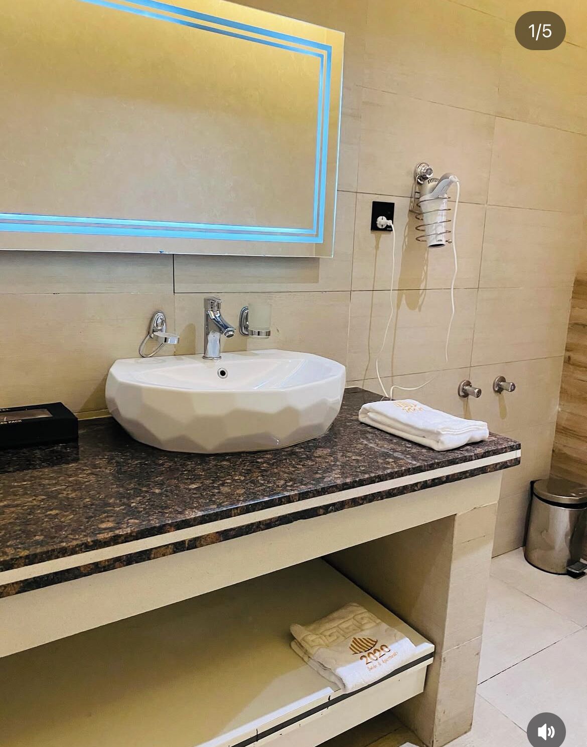 Superior Room, Balcony, City View | Bathroom | Combined shower/tub, free toiletries, hair dryer, towels