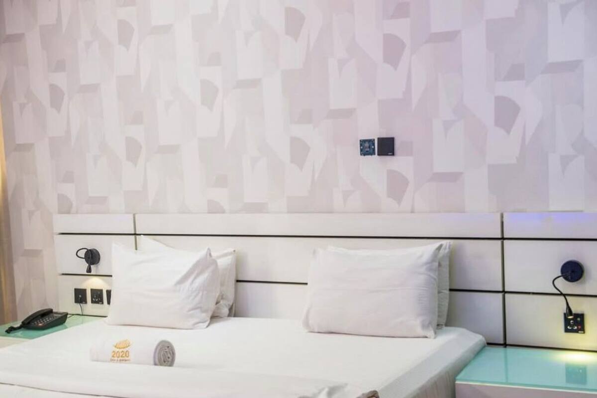 In-room safe, desk, laptop workspace, free WiFi