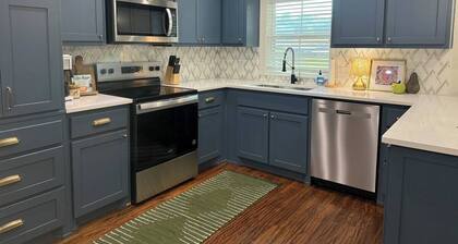 2 bedroom house just 1 mile from the heart of historic downtown Waxahachie!