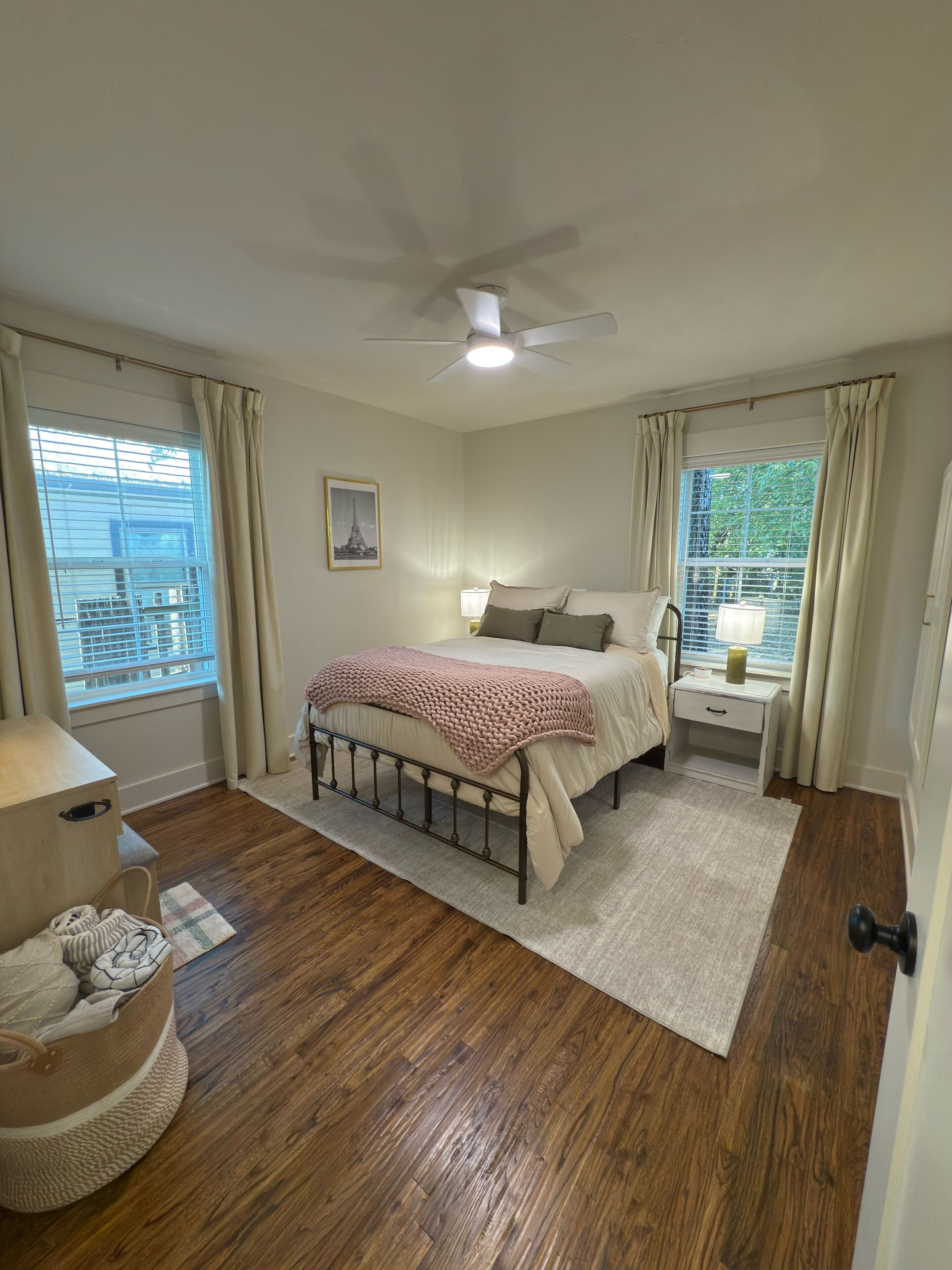 2 多间卧室、熨斗/熨衣板、WiFi、床单