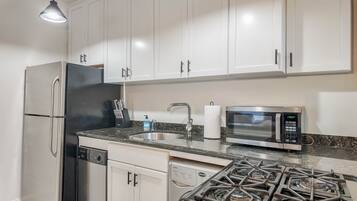 Fridge, stovetop, coffee/tea maker