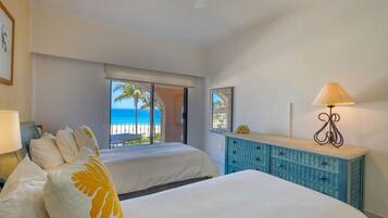 2 slaapkamers, een bureau, een strijkplank/strijkijzer, reisbedje