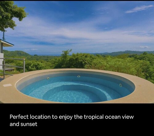 Endless Ocean Views 4 bedroom suites, Private Pool, minutes from downtown Coco